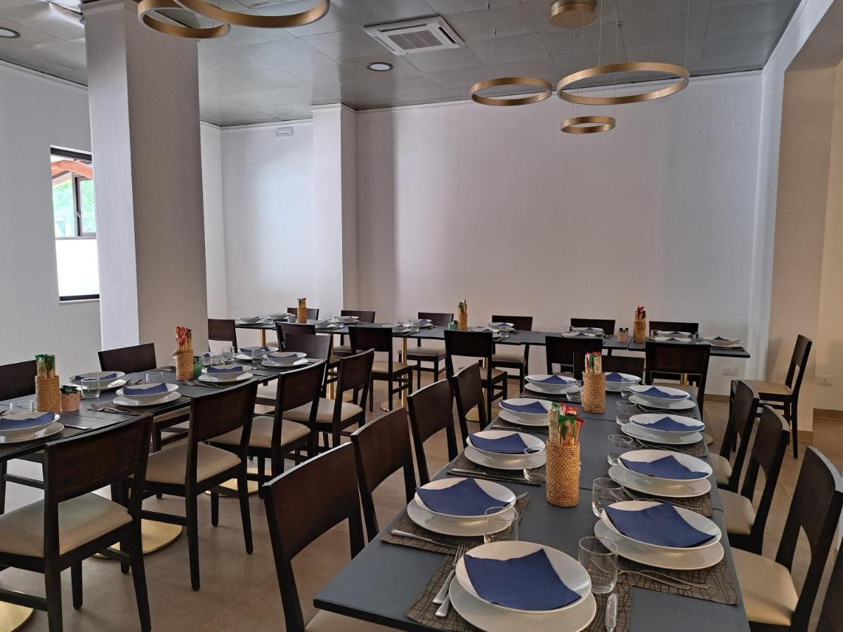 סניגליה Hotel Trieste מראה חיצוני תמונה