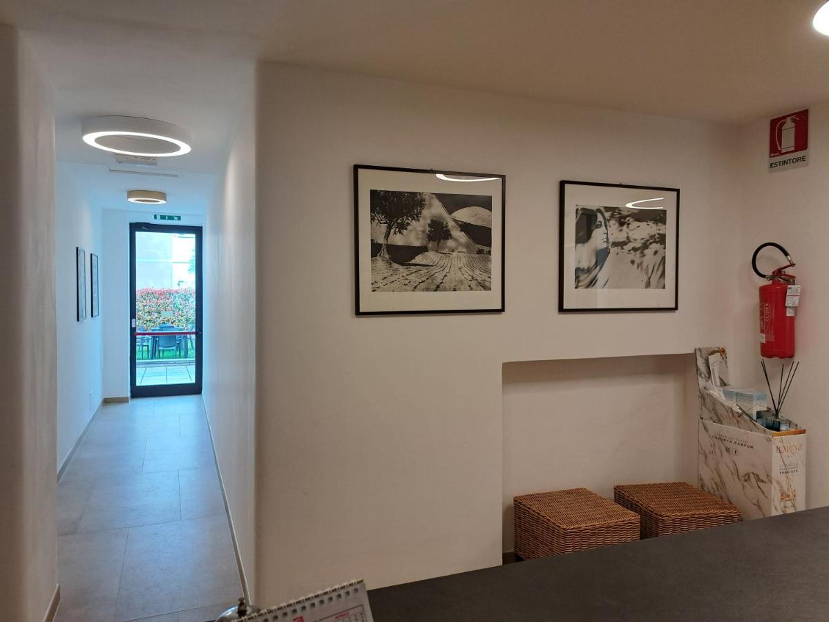 סניגליה Hotel Trieste מראה חיצוני תמונה