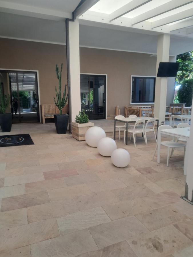 סניגליה Hotel Trieste מראה חיצוני תמונה