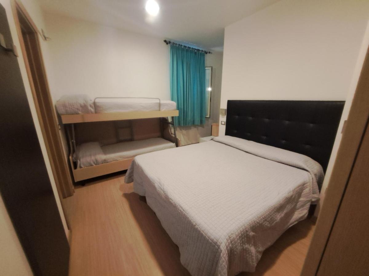 סניגליה Hotel Trieste מראה חיצוני תמונה