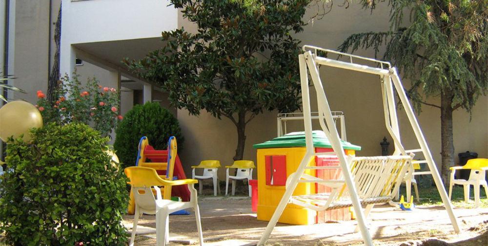 סניגליה Hotel Trieste מראה חיצוני תמונה