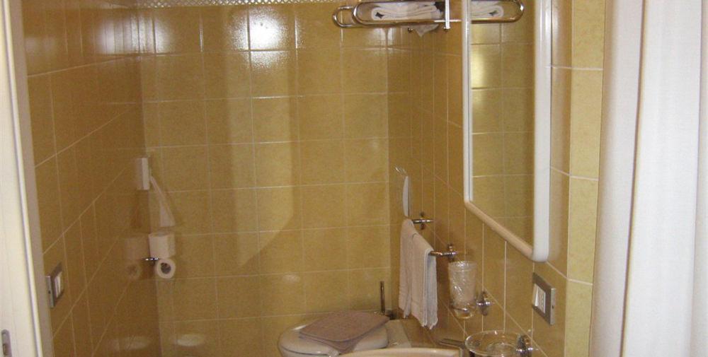 סניגליה Hotel Trieste מראה חיצוני תמונה
