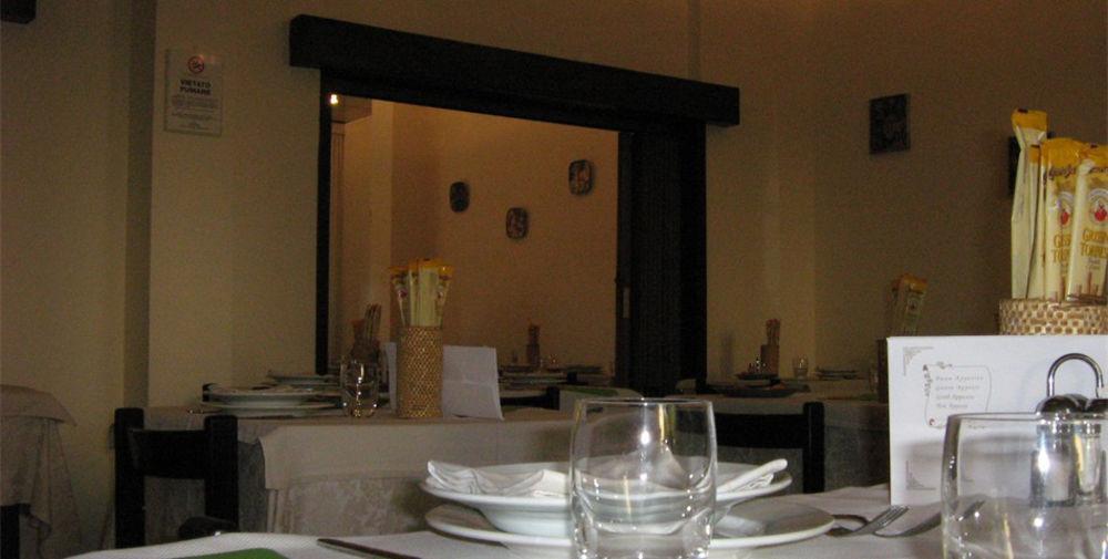 סניגליה Hotel Trieste מראה חיצוני תמונה