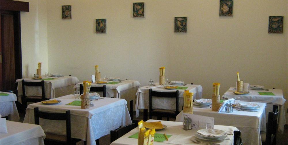 סניגליה Hotel Trieste מראה חיצוני תמונה