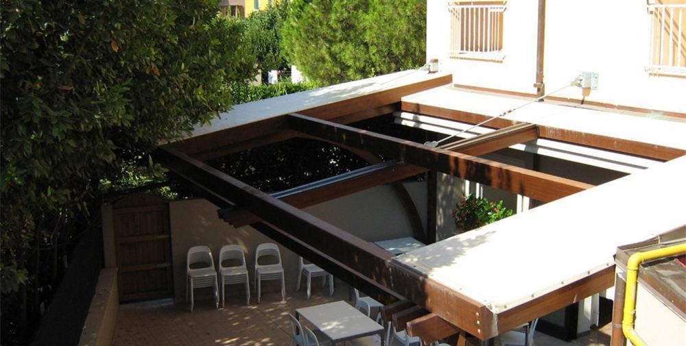 סניגליה Hotel Trieste מראה חיצוני תמונה