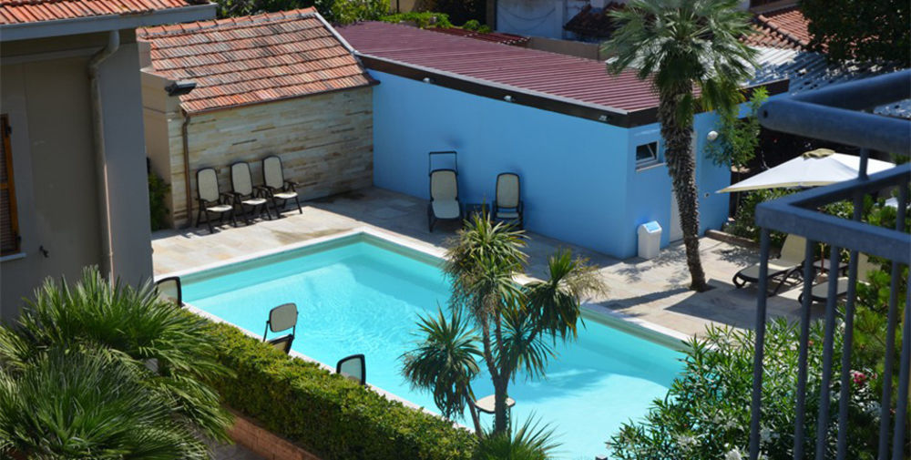 סניגליה Hotel Trieste מראה חיצוני תמונה