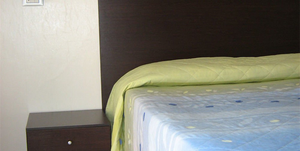 סניגליה Hotel Trieste מראה חיצוני תמונה