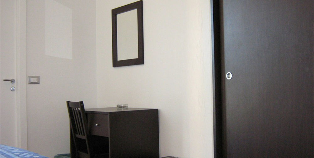סניגליה Hotel Trieste מראה חיצוני תמונה